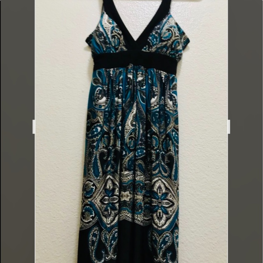 🌻 Juniors Blue and Black Paisley Dress